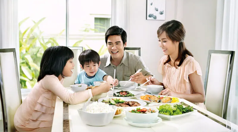 Nằm mơ thấy người ta cho đồ ăn là điềm báo gì và đánh con gì?